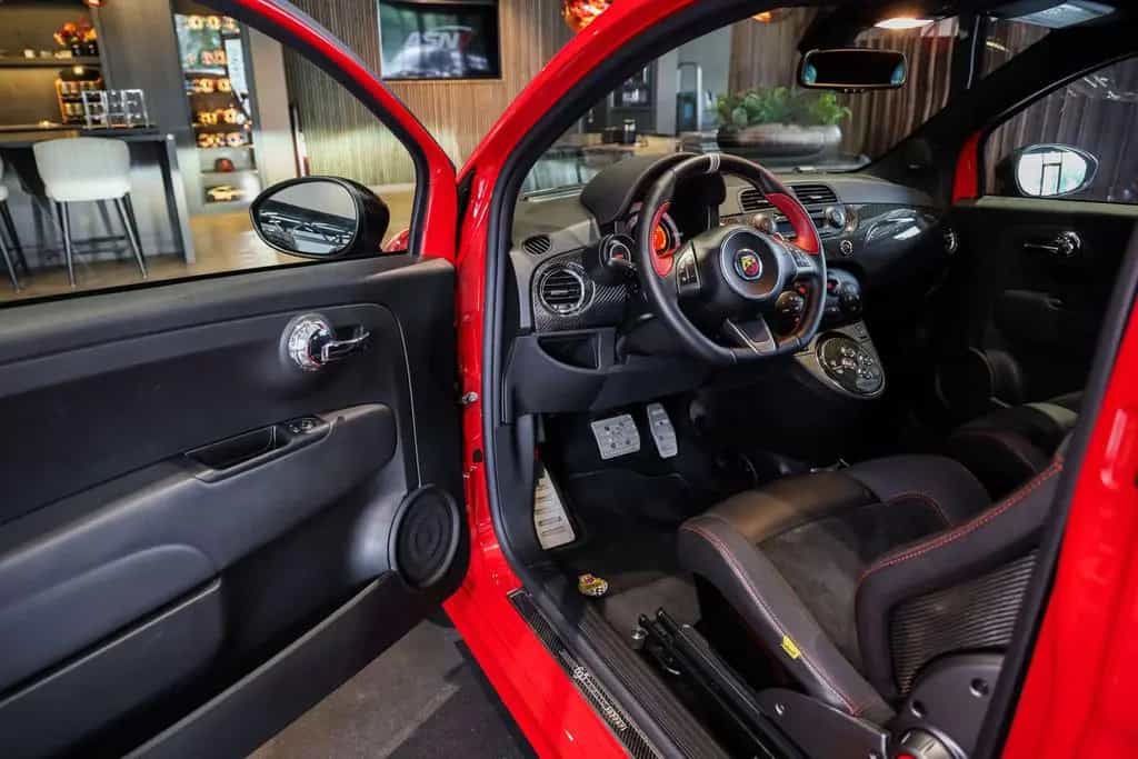 Abarth 695 Tributo Ferrari, 180 PK, N° 0072, Only 12.00 10/2011-photo-4