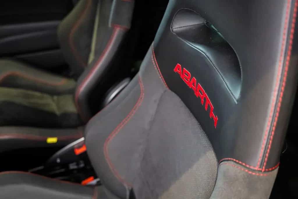 Abarth 695 Tributo Ferrari, 180 PK, N° 0072, Only 12.00 10/2011-photo-7