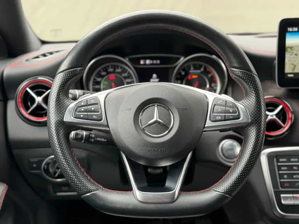 Mercedes-Benz CLA Shooting Brake 45 AMG 4Matic PANO ALCANTARA 12/2017-photo-11