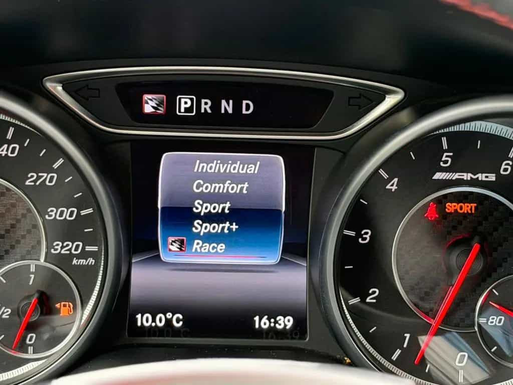 Mercedes-Benz CLA Shooting Brake 45 AMG 4Matic PANO ALCANTARA 12/2017-photo-23