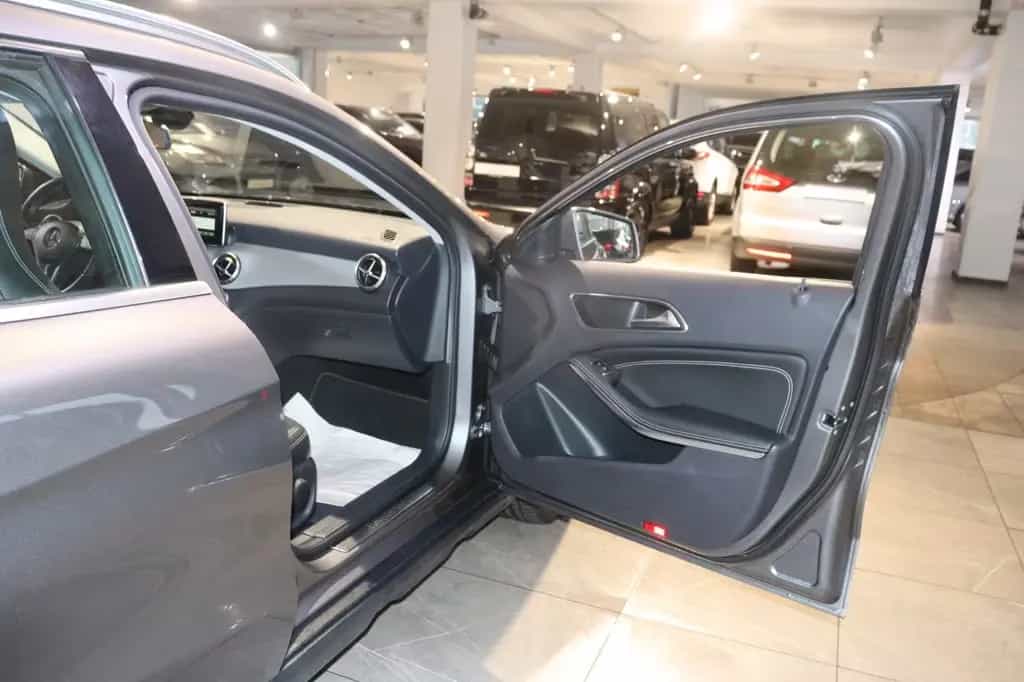 Mercedes-Benz GLA 200 *Erst 70tkm*Automatik*Navi* 06/2014-photo-19