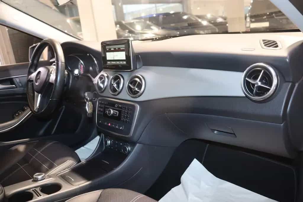 Mercedes-Benz GLA 200 *Erst 70tkm*Automatik*Navi* 06/2014-photo-21