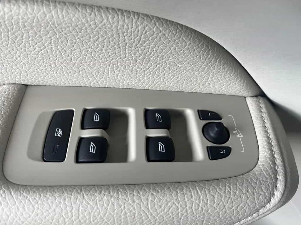 Volvo XC60 2.0 T6 Inscription AWD NAVI*LEDER*AHK 12/2017-photo-12