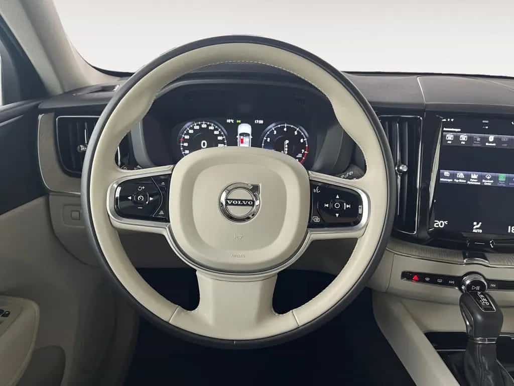 Volvo XC60 2.0 T6 Inscription AWD NAVI*LEDER*AHK 12/2017-photo-14