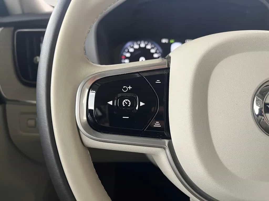 Volvo XC60 2.0 T6 Inscription AWD NAVI*LEDER*AHK 12/2017-photo-17