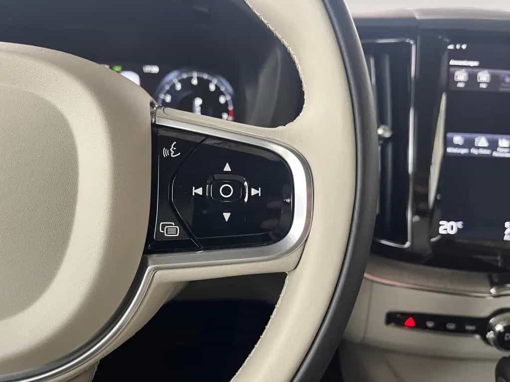 Volvo XC60 2.0 T6 Inscription AWD NAVI*LEDER*AHK 12/2017-photo-18