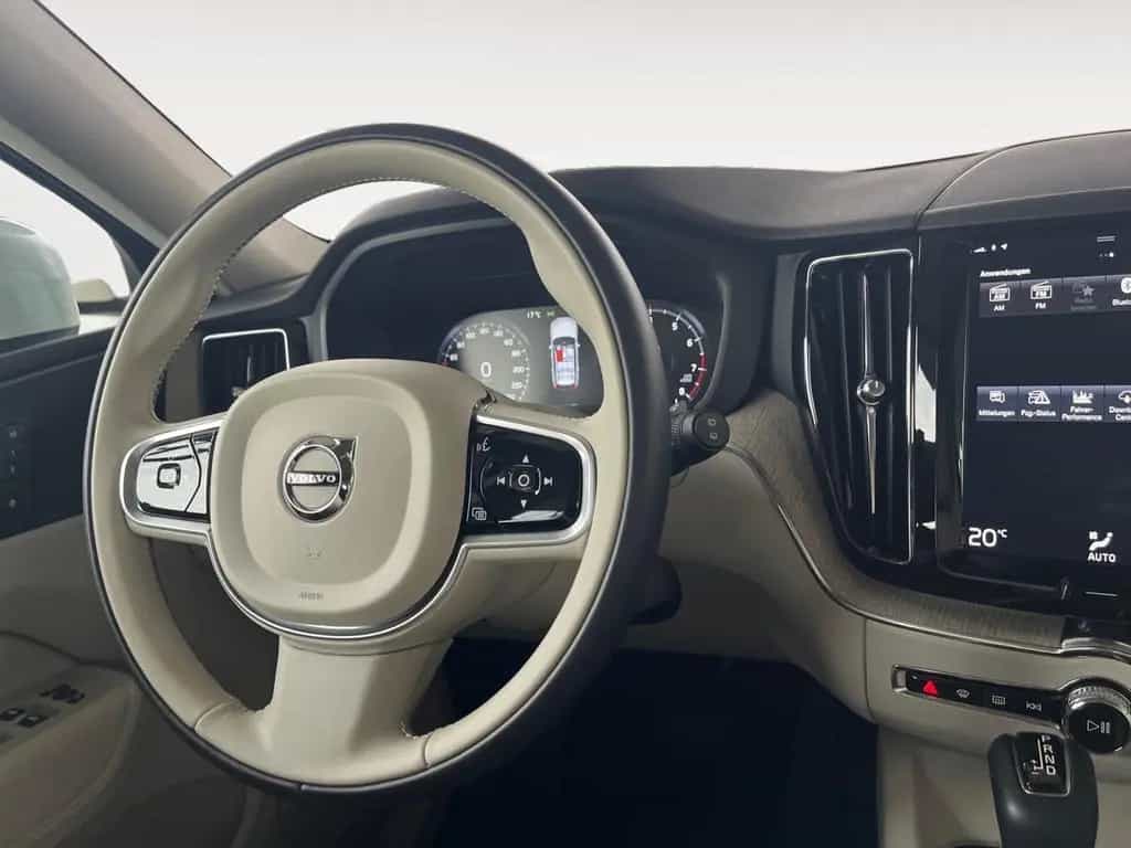 Volvo XC60 2.0 T6 Inscription AWD NAVI*LEDER*AHK 12/2017-photo-23