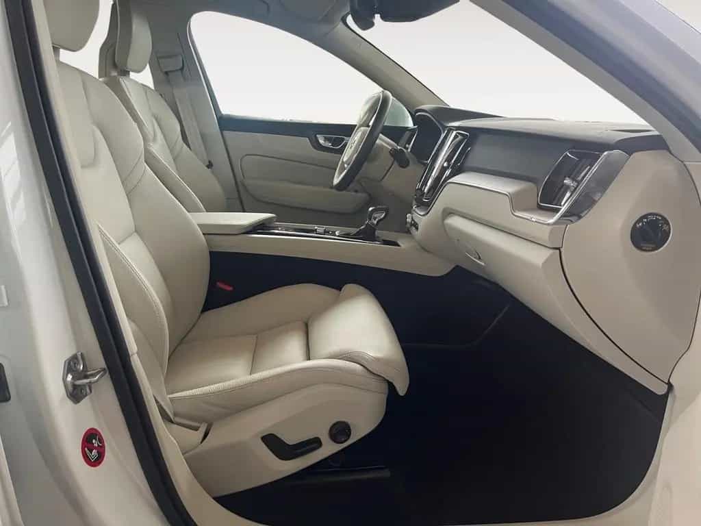Volvo XC60 2.0 T6 Inscription AWD NAVI*LEDER*AHK 12/2017-photo-25