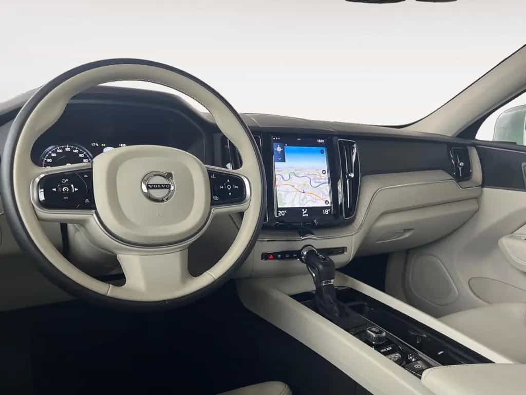 Volvo XC60 2.0 T6 Inscription AWD NAVI*LEDER*AHK 12/2017-photo-26