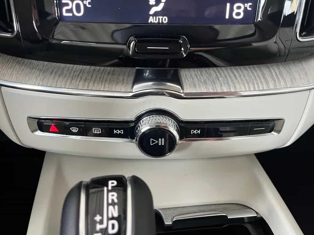 Volvo XC60 2.0 T6 Inscription AWD NAVI*LEDER*AHK 12/2017-photo-27