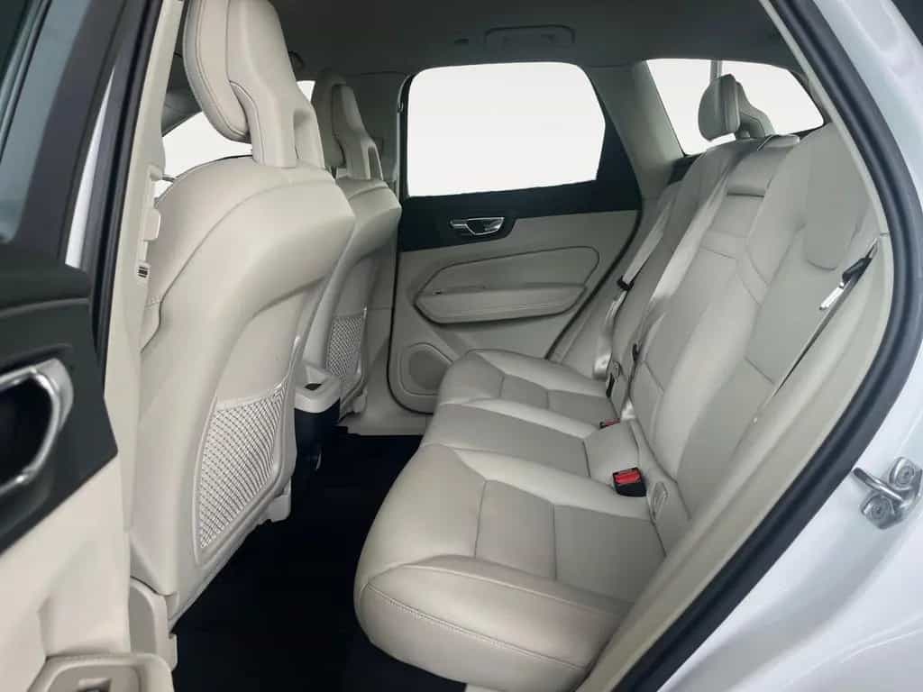Volvo XC60 2.0 T6 Inscription AWD NAVI*LEDER*AHK 12/2017-photo-28