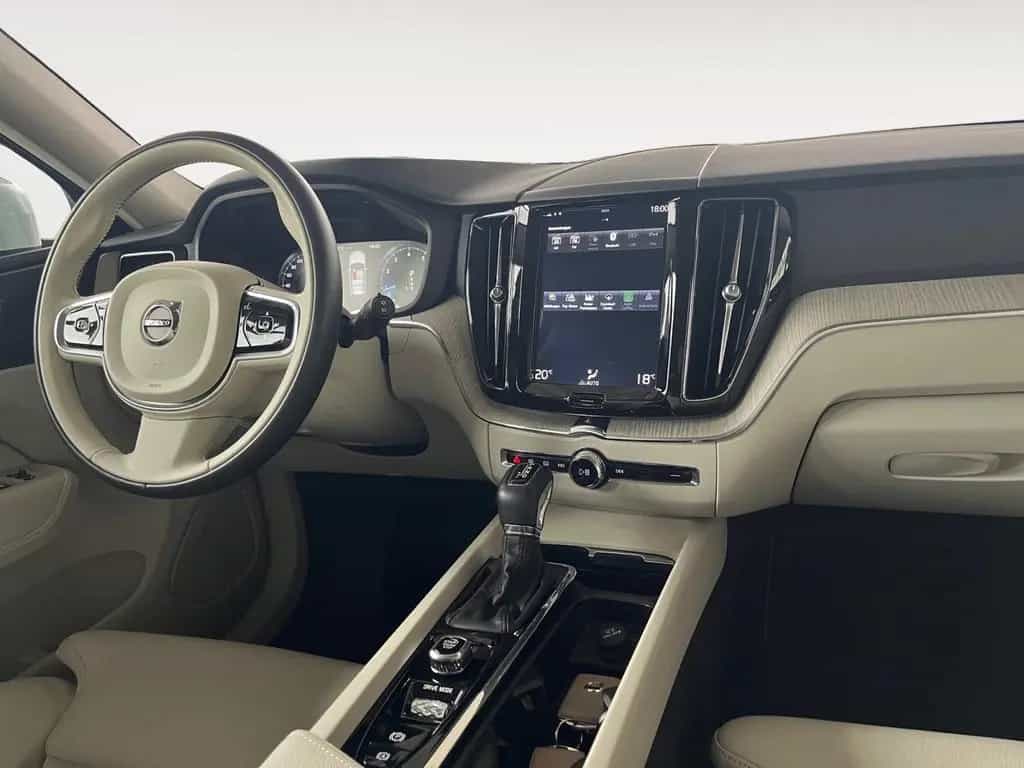 Volvo XC60 2.0 T6 Inscription AWD NAVI*LEDER*AHK 12/2017-photo-29