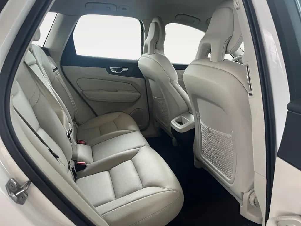 Volvo XC60 2.0 T6 Inscription AWD NAVI*LEDER*AHK 12/2017-photo-32
