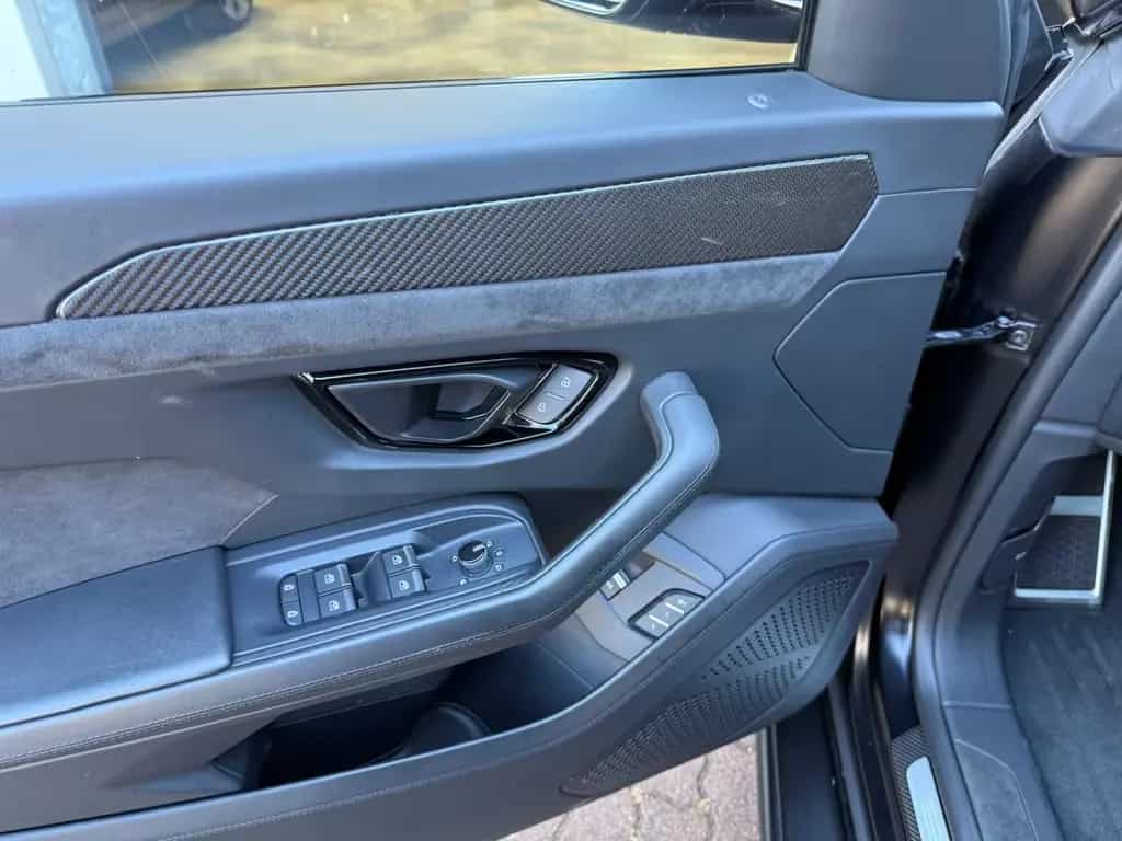 Lamborghini Urus BIG CARBON/4-SEAT/BLACK MAGNO/PANO/ANIMA 06/2021-photo-24