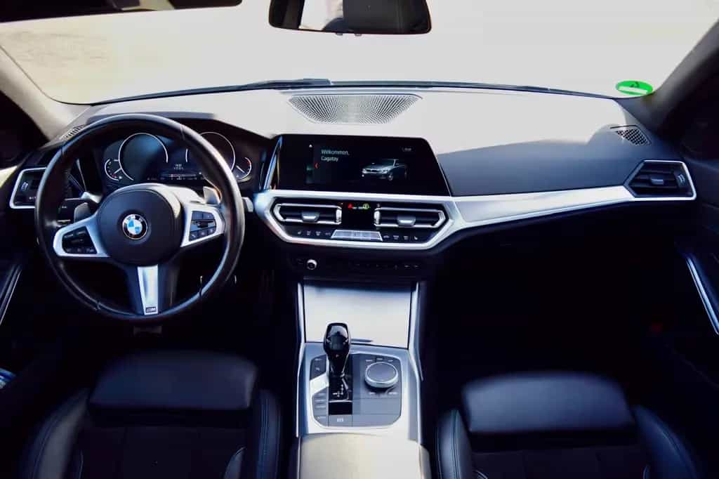 BMW 320 d M Sport Automatik G20 SCHECKHEFT bei BMW 07/2020-photo-4