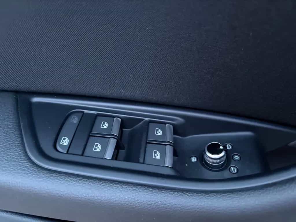 Audi A4 Lim.AUTOMATI/PDC/KAMERA/TEMPOMA/I HAND 10/2017-photo-15