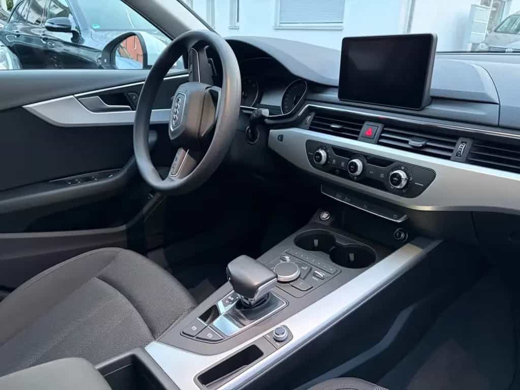 Audi A4 Lim.AUTOMATI/PDC/KAMERA/TEMPOMA/I HAND 10/2017-photo-16