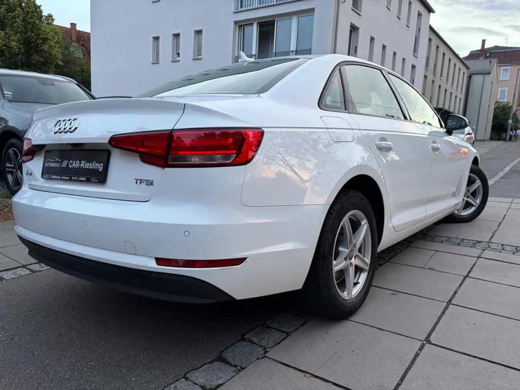 Audi A4 Lim.AUTOMATI/PDC/KAMERA/TEMPOMA/I HAND 10/2017-photo-24