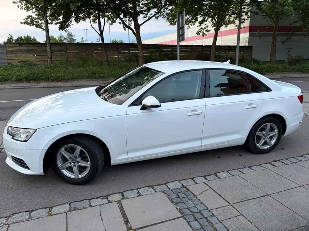 Audi A4 Lim.AUTOMATI/PDC/KAMERA/TEMPOMA/I HAND 10/2017-photo-27