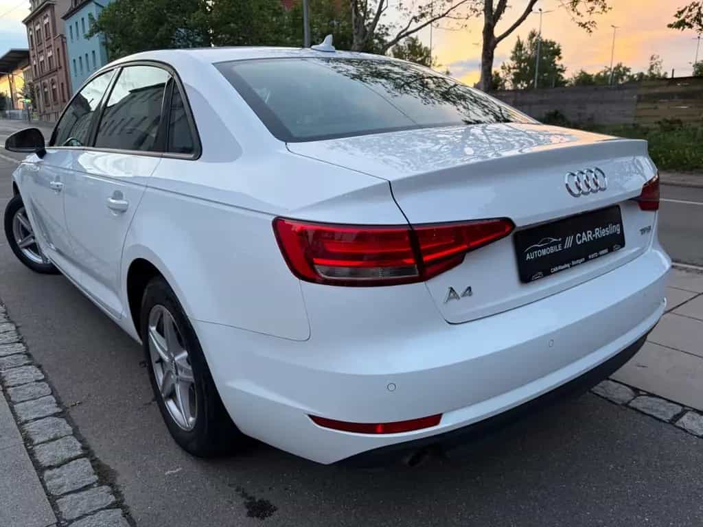 Audi A4 Lim.AUTOMATI/PDC/KAMERA/TEMPOMA/I HAND 10/2017-photo-4