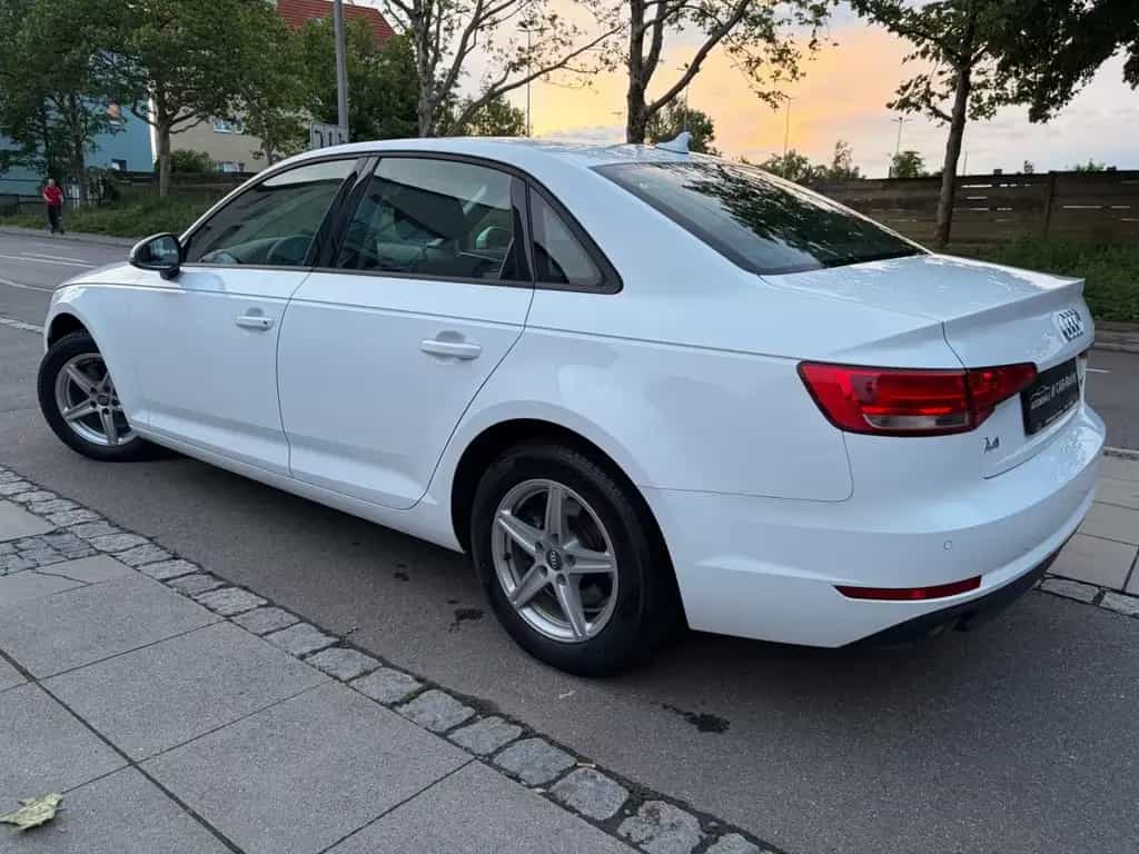 Audi A4 Lim.AUTOMATI/PDC/KAMERA/TEMPOMA/I HAND 10/2017-photo-5