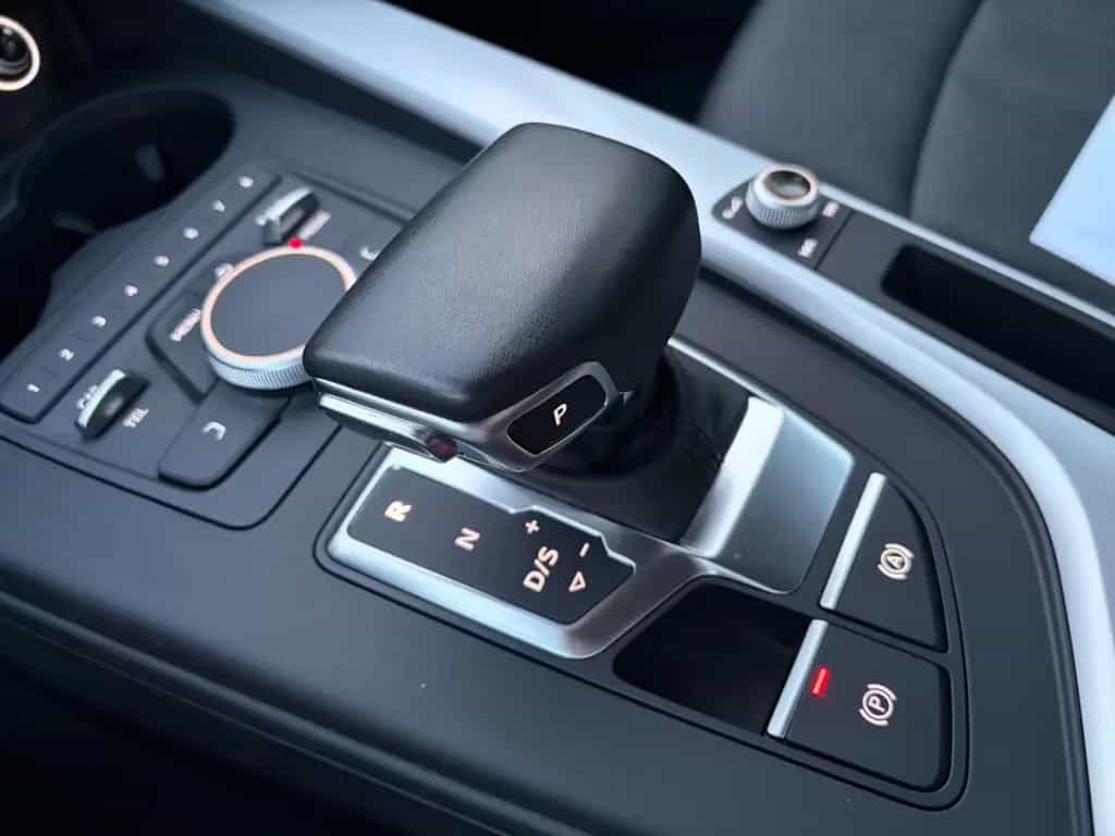 Audi A4 Lim.AUTOMATI/PDC/KAMERA/TEMPOMA/I HAND 10/2017-photo-8