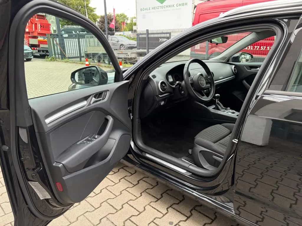 Audi A3 Sportback 35 TFSI sport Navi Xenon Klimaaut 11/2018-photo-17