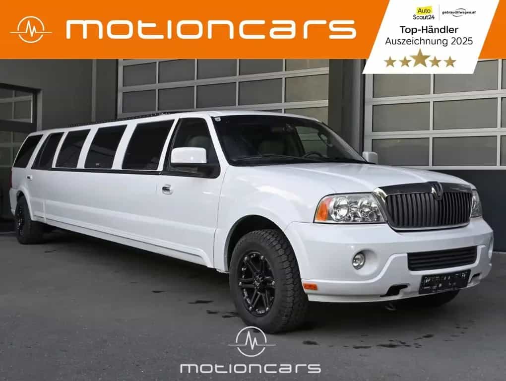 Lincoln Navigator Limousine 09/2004-photo-0