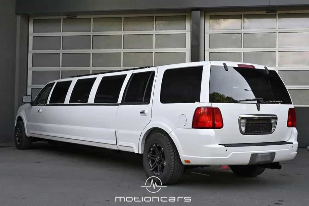 Lincoln Navigator Limousine 09/2004-photo-1
