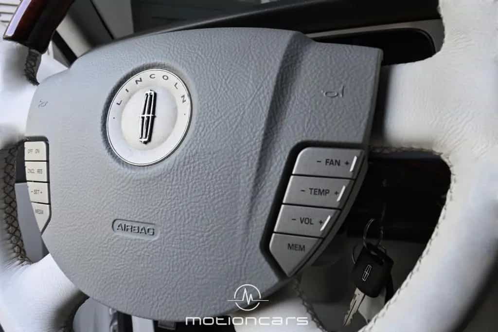 Lincoln Navigator Limousine 09/2004-photo-10