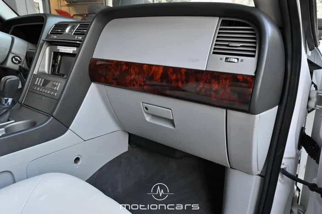 Lincoln Navigator Limousine 09/2004-photo-12