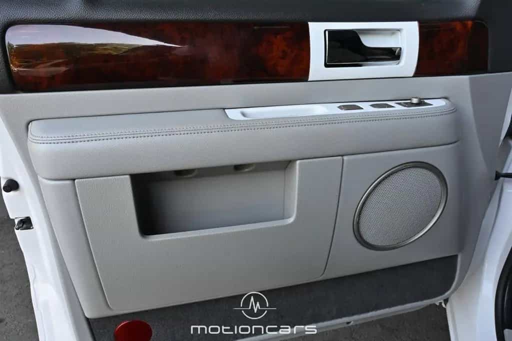 Lincoln Navigator Limousine 09/2004-photo-14