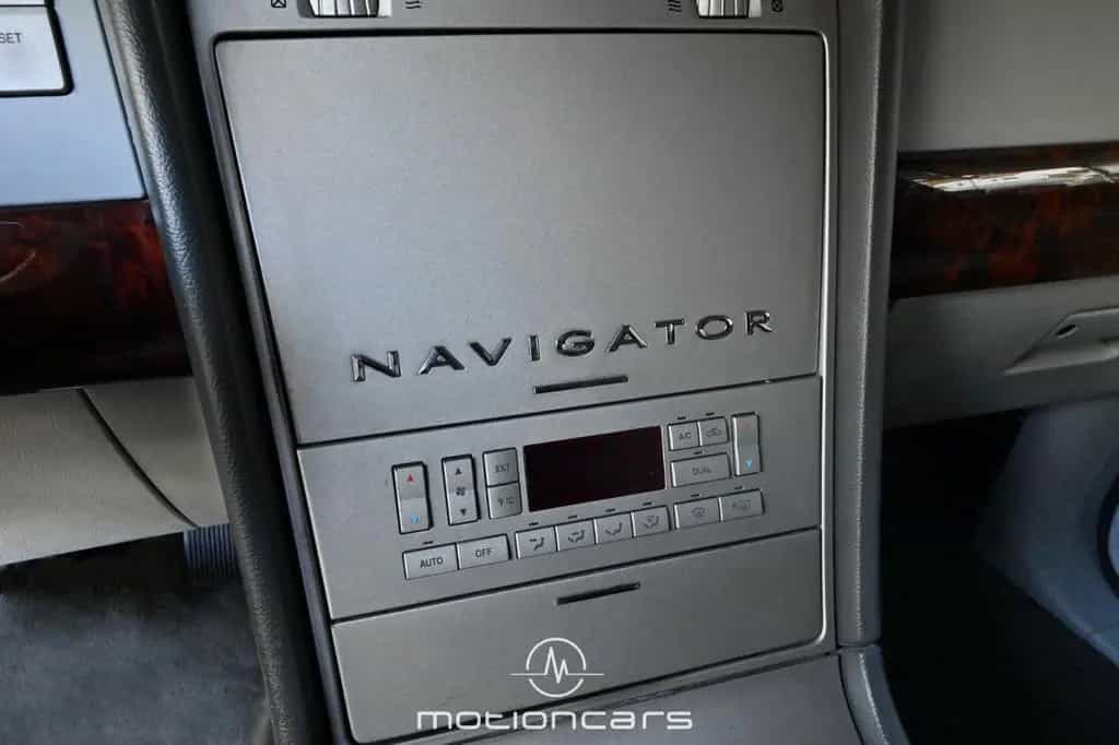 Lincoln Navigator Limousine 09/2004-photo-15