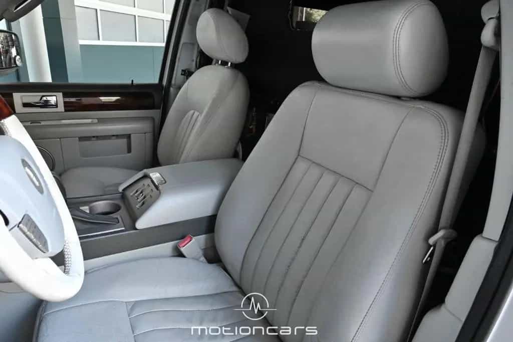 Lincoln Navigator Limousine 09/2004-photo-7