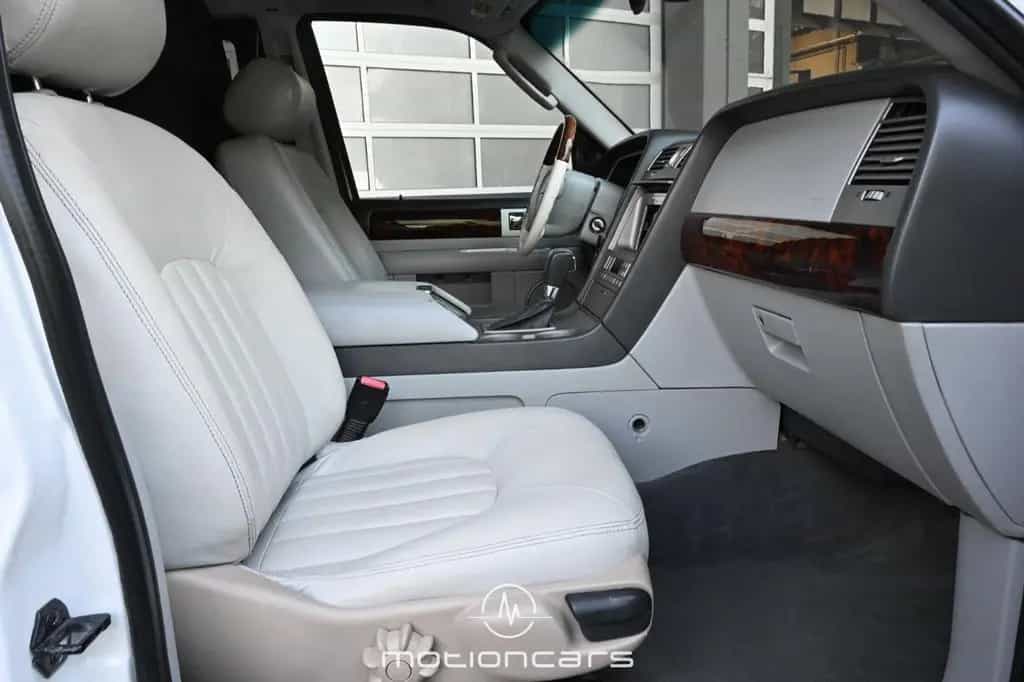 Lincoln Navigator Limousine 09/2004-photo-8