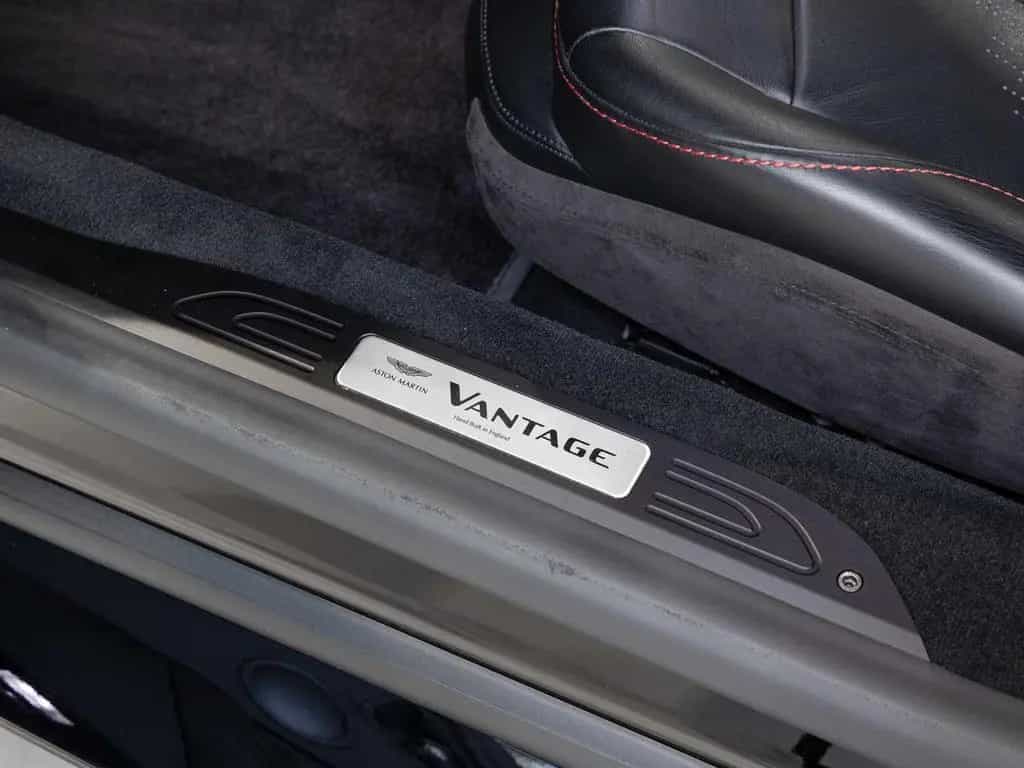 Aston Martin V8 Vantage -Onyx Black- 09/2019-photo-15