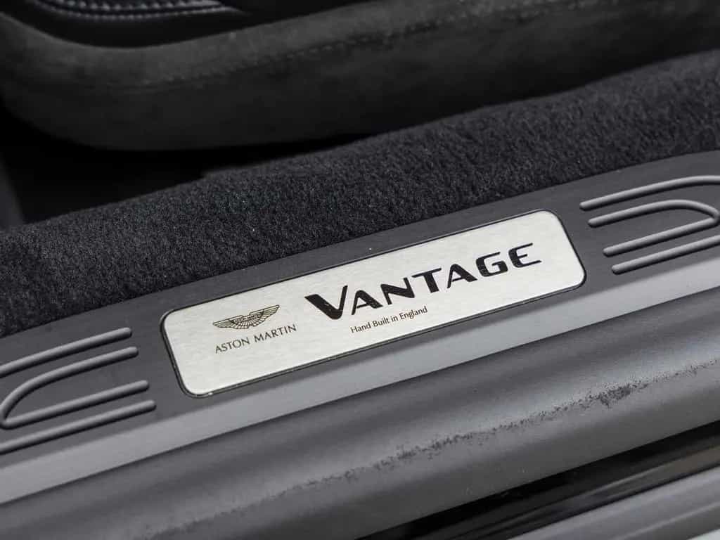 Aston Martin V8 Vantage -Onyx Black- 09/2019-photo-17