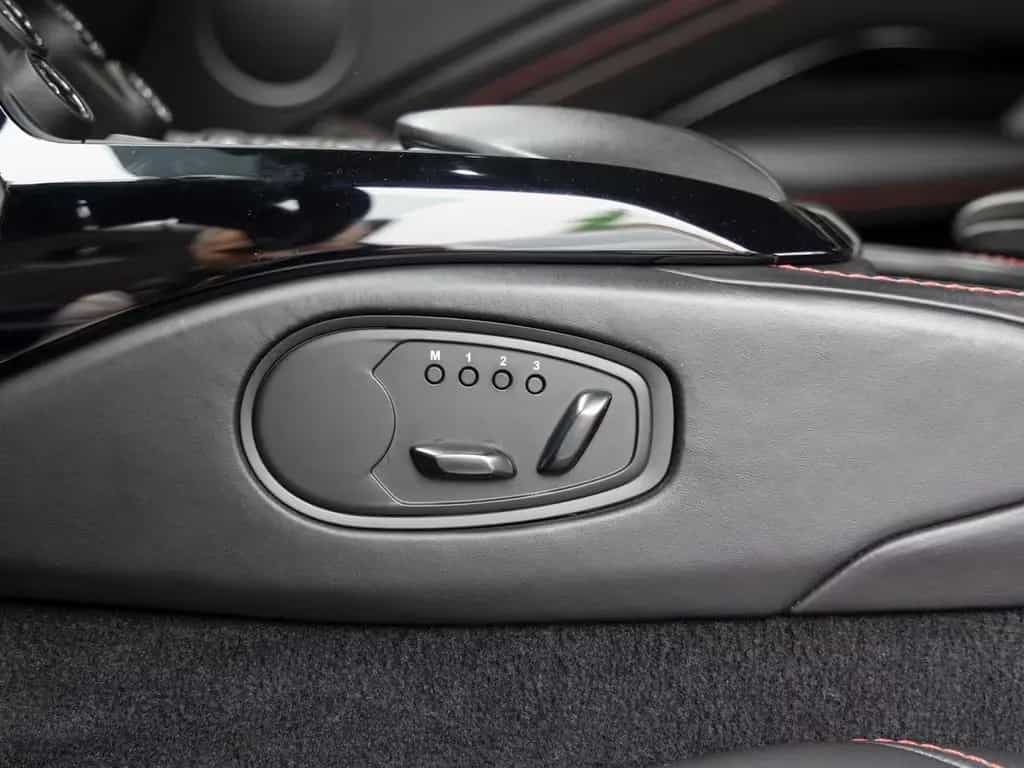 Aston Martin V8 Vantage -Onyx Black- 09/2019-photo-18