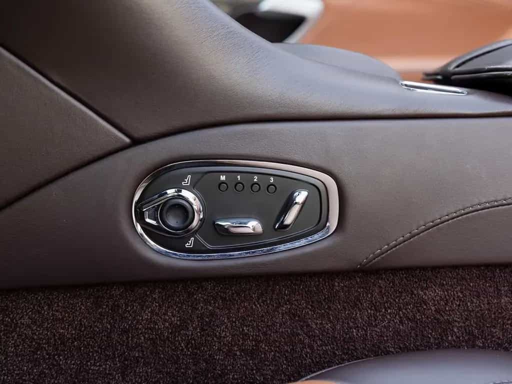 Aston Martin DBS Superleggera Volante -Berwick Bronze- 12/2020-photo-25