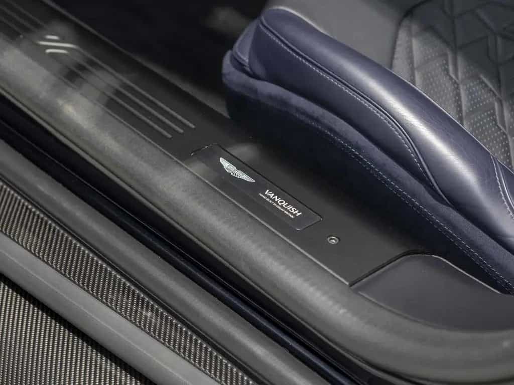 Aston Martin Vanquish V12 Vanquish -Ultramarine Black- 01/2025-photo-17