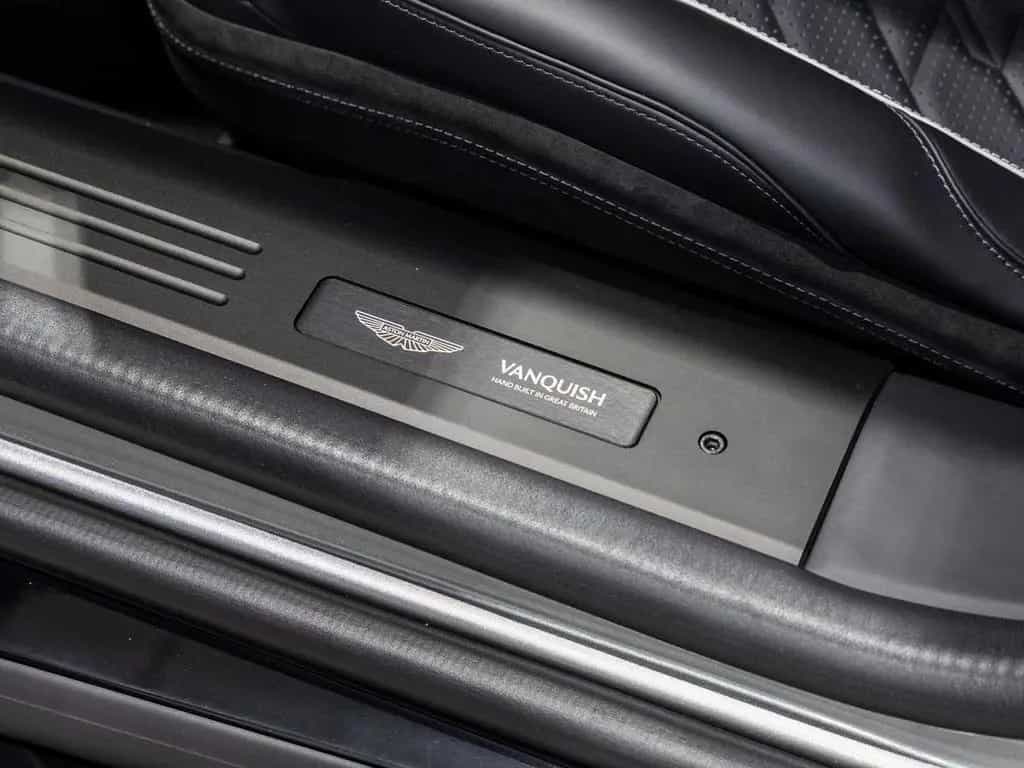 Aston Martin Vanquish Volante -Aluminite Silver- null-photo-16