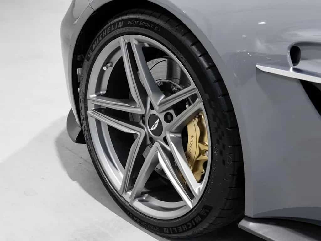 Aston Martin V8 Vantage -China Grey- null-photo-3