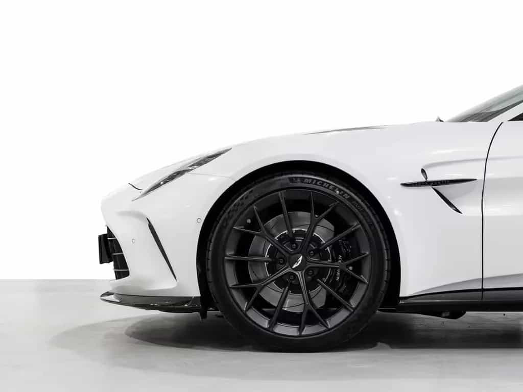 Aston Martin V8 Vantage -Zenith White- 01/2026-photo-11