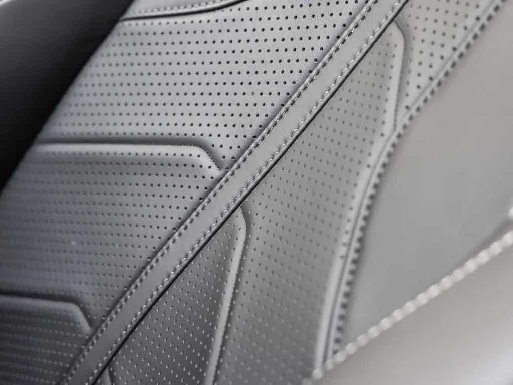 Aston Martin V8 Vantage -Zenith White- 01/2026-photo-18