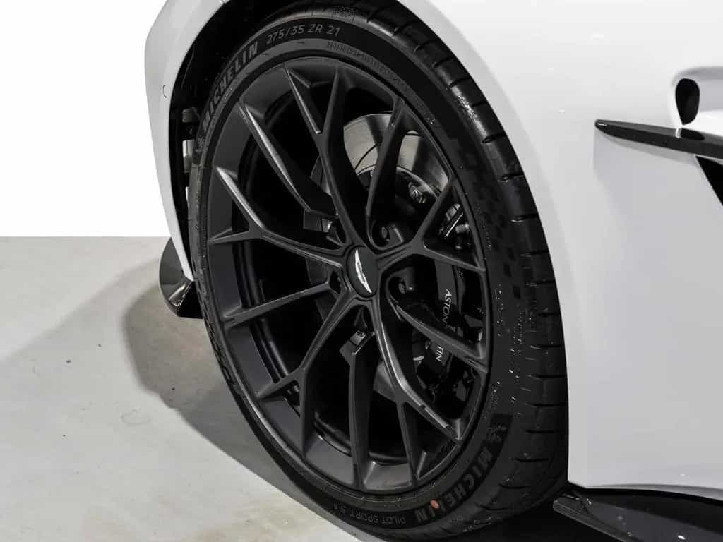 Aston Martin V8 Vantage -Zenith White- 01/2026-photo-3
