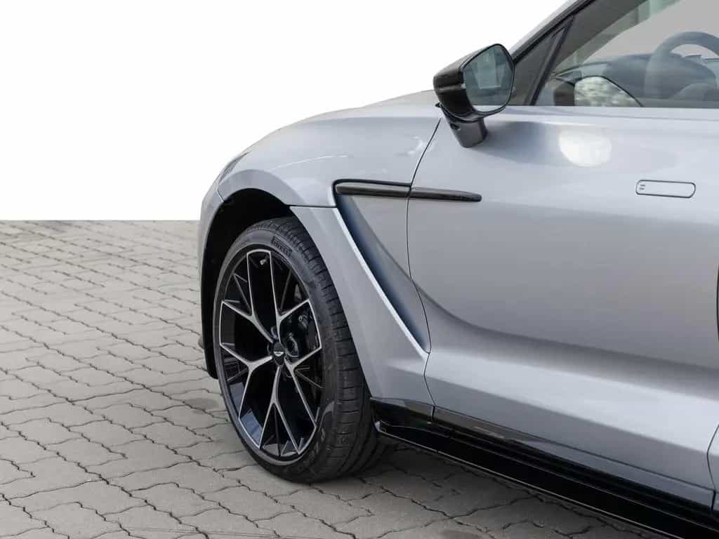 Aston Martin DBX 707 -Lightning Silver- null-photo-10