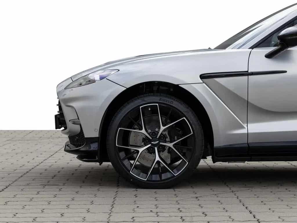 Aston Martin DBX 707 -Lightning Silver- null-photo-12