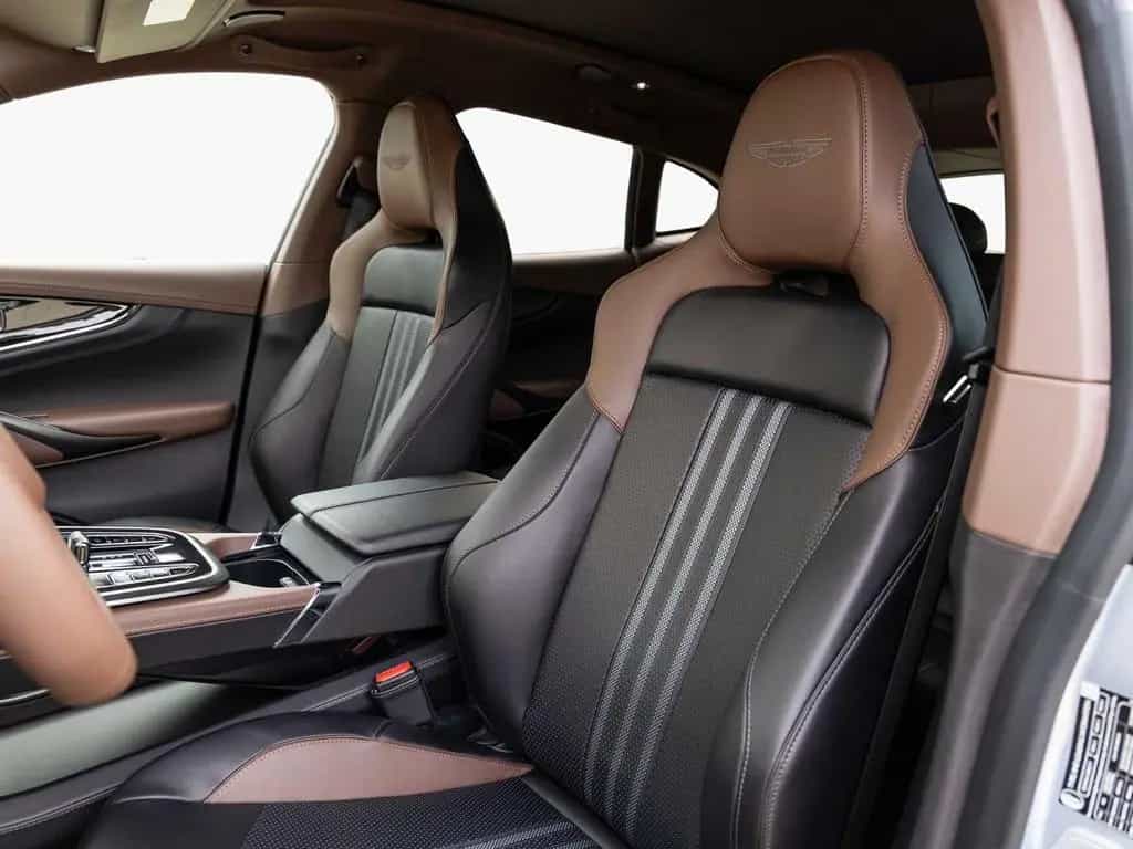 Aston Martin DBX 707 -Lightning Silver- null-photo-16