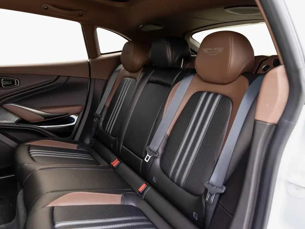 Aston Martin DBX 707 -Lightning Silver- null-photo-17