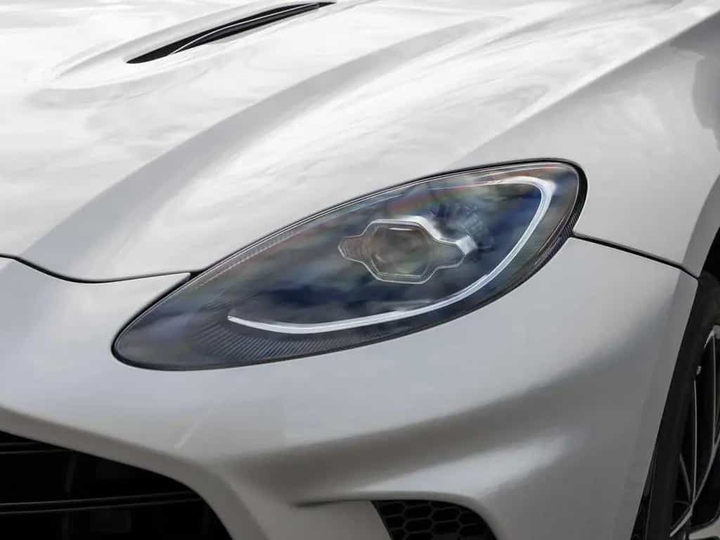 Aston Martin DBX 707 -Lightning Silver- null-photo-9